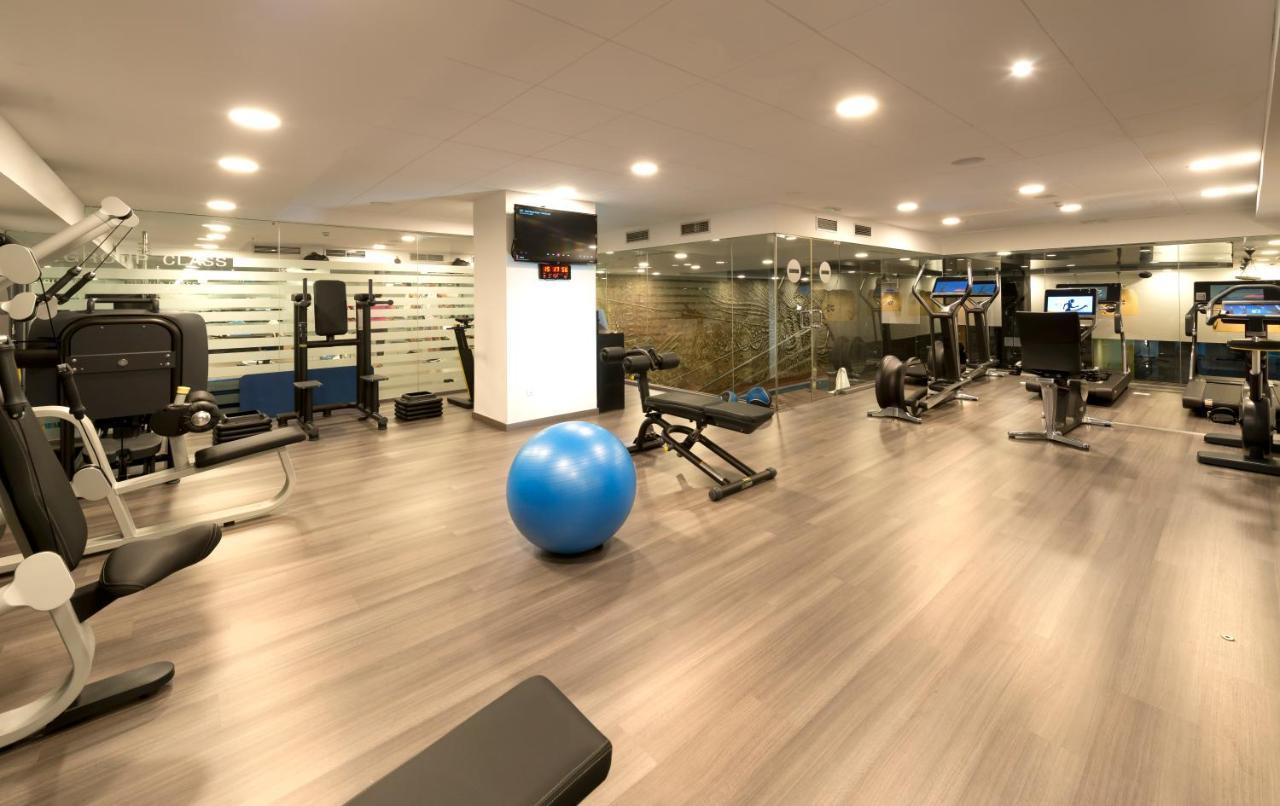 Hotel Miguel Angel Madrid Exterior photo The gym at the hotel