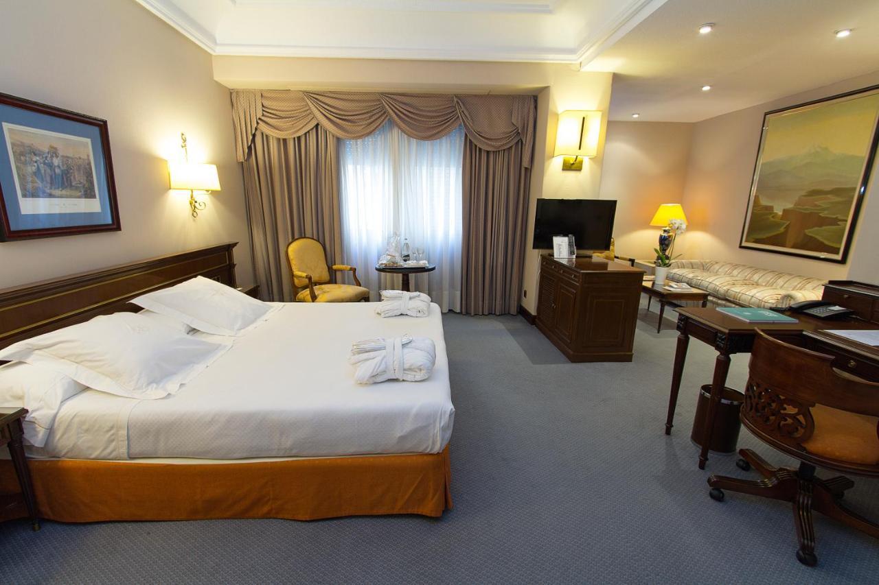Hotel Miguel Angel Madrid Exterior photo A room at the hotel
