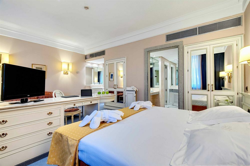 Hotel Miguel Angel Madrid Exterior photo Deluxe Room