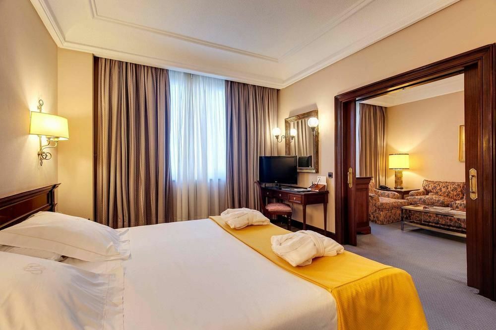 Hotel Miguel Angel Madrid Exterior photo Junior Suite